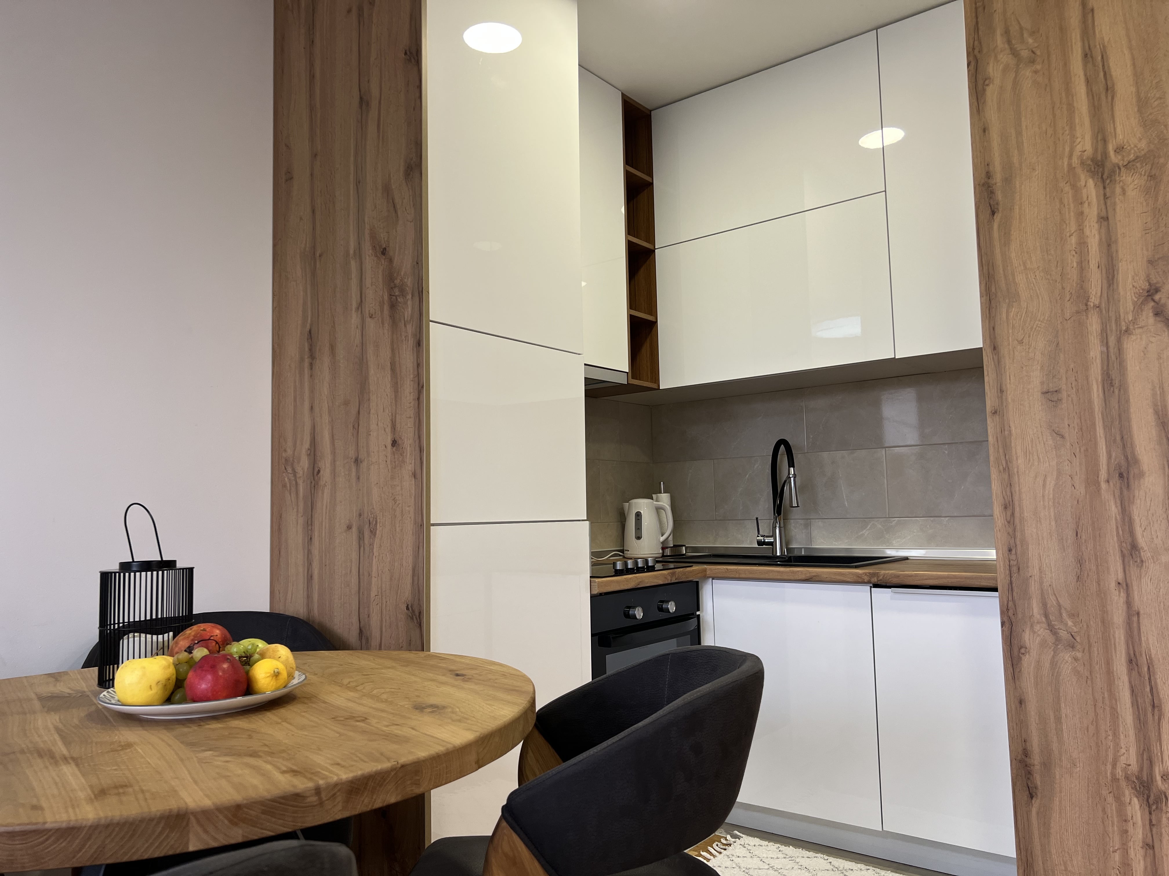 1695588030104486-min