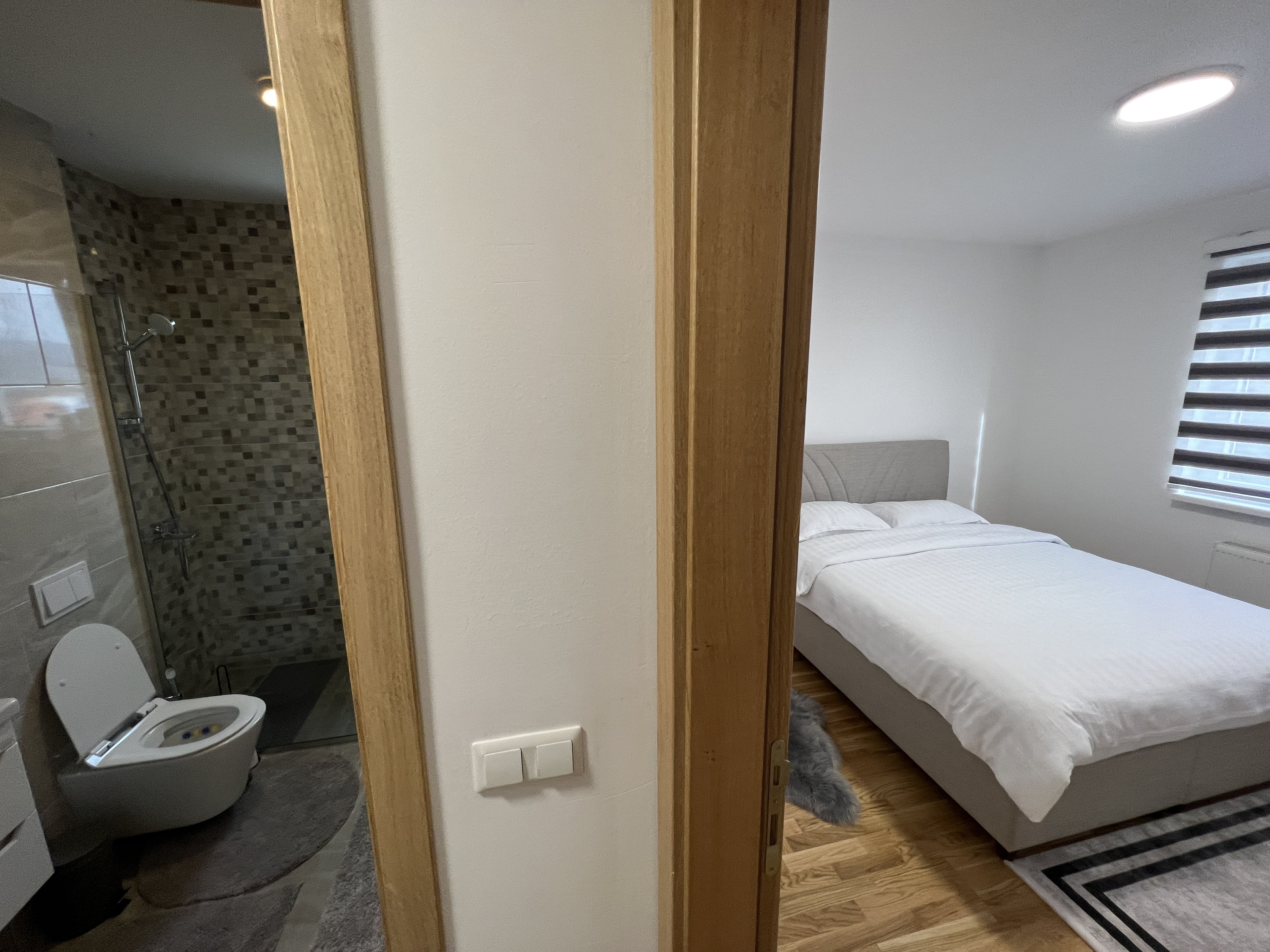 1695588032315886-min