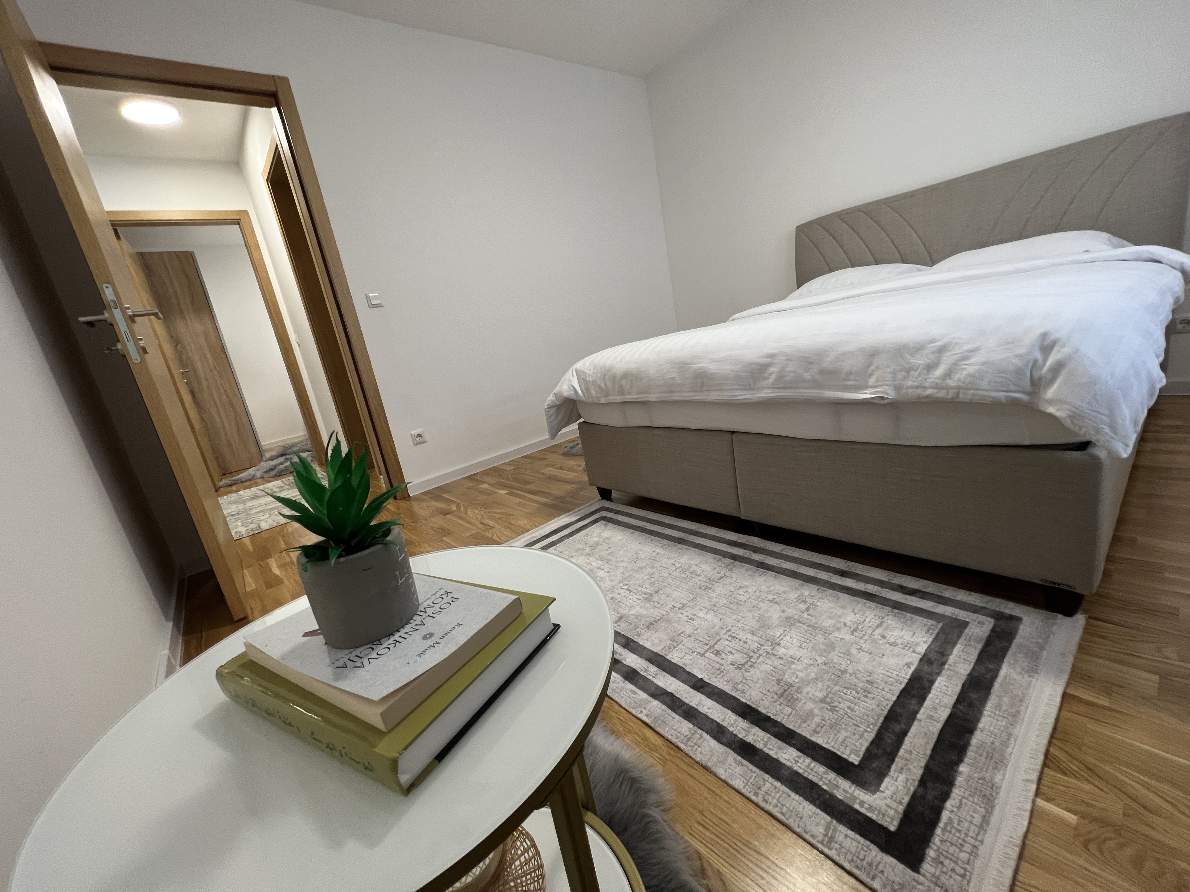 1695588032934985-min