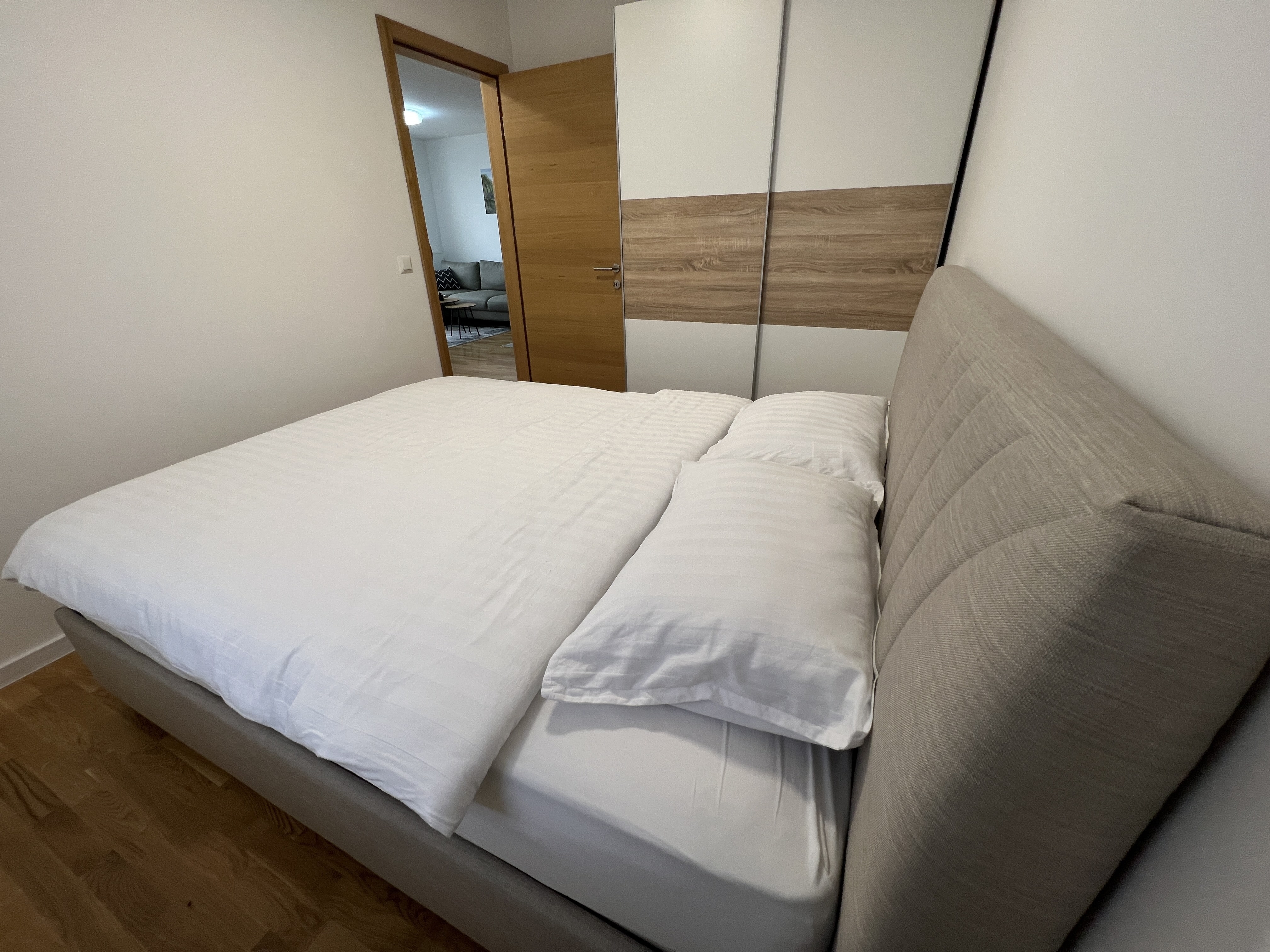 1695588035750532-min