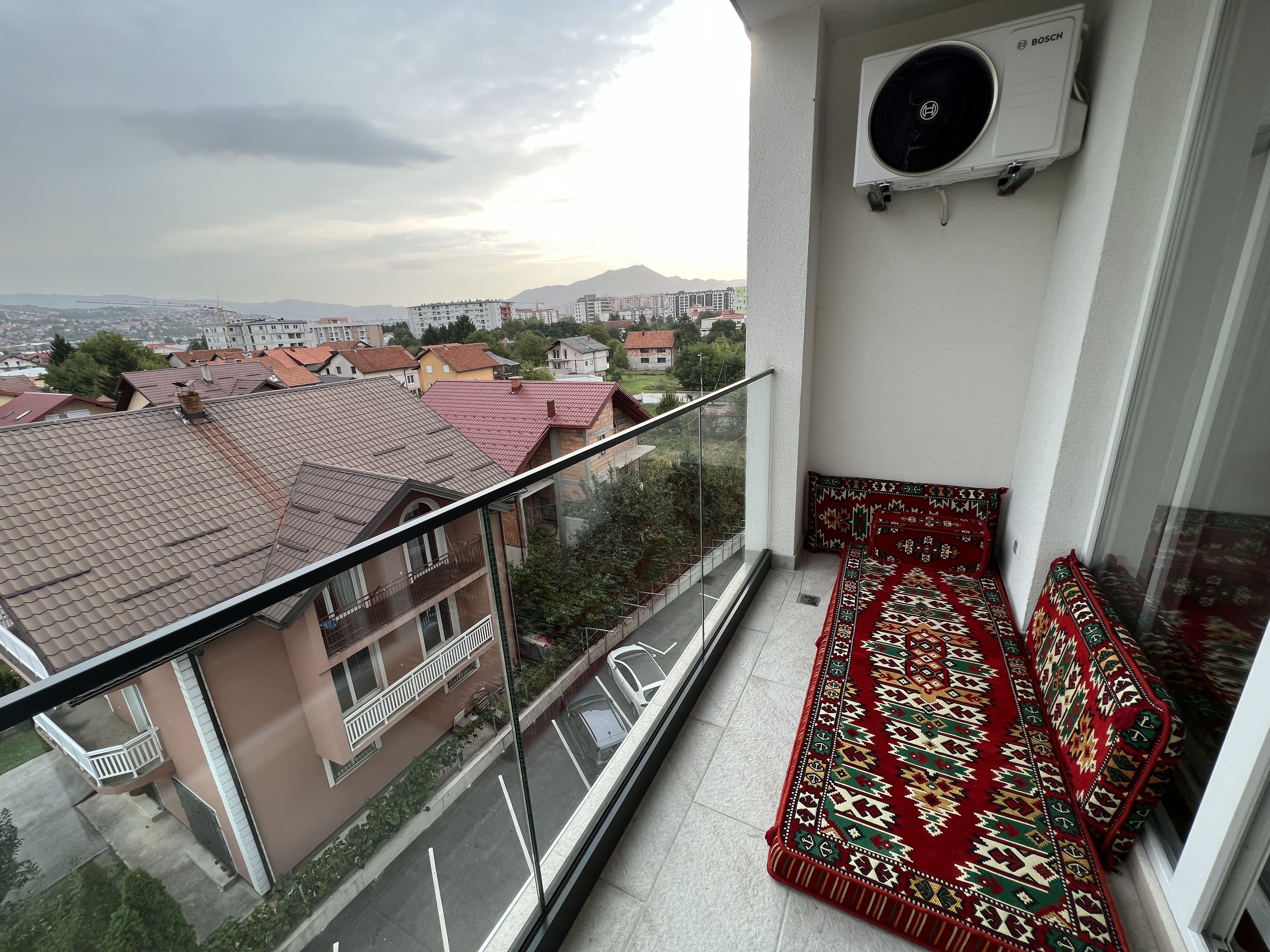 1695588060566462-min