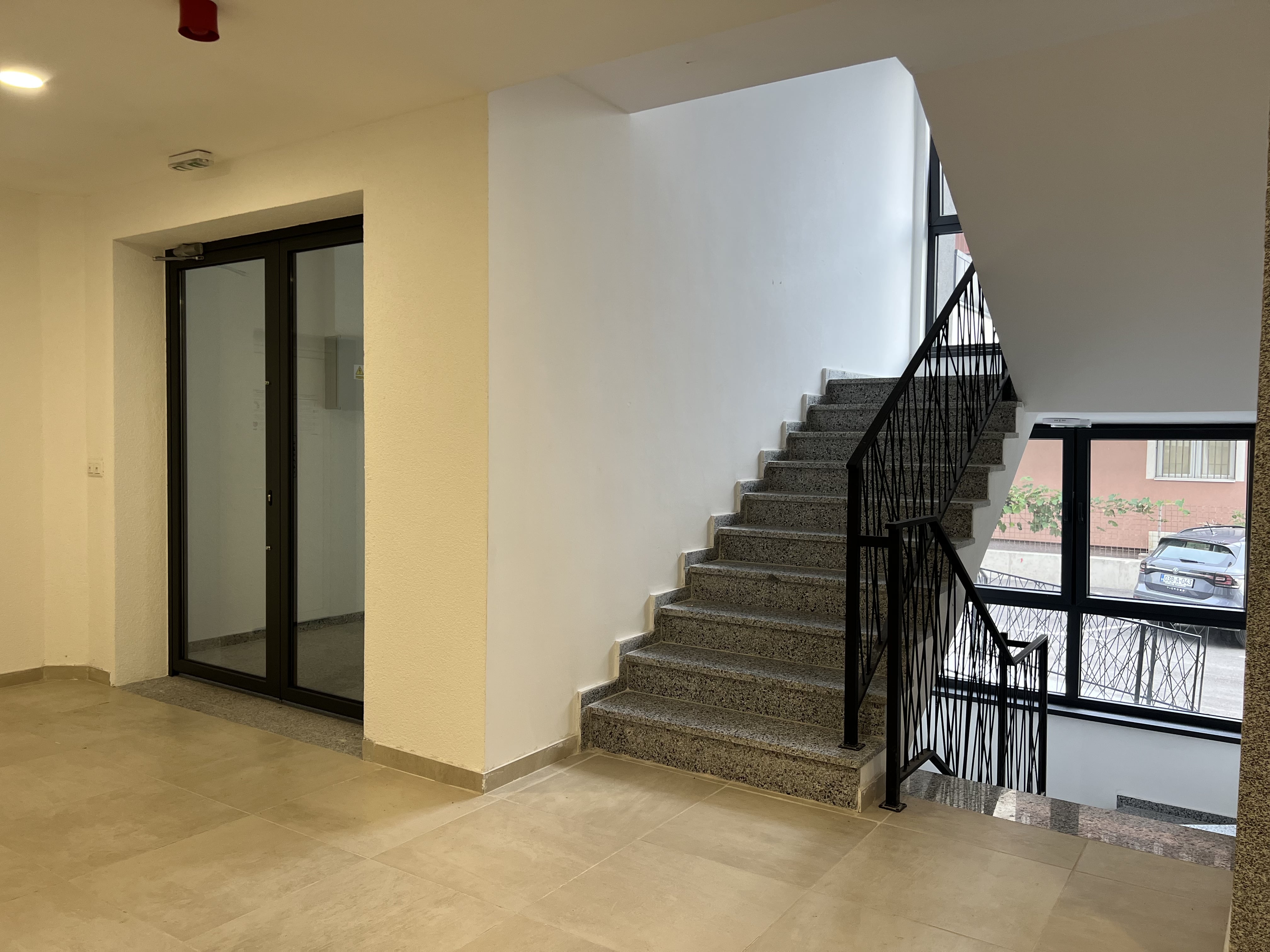 1695588064171128-min